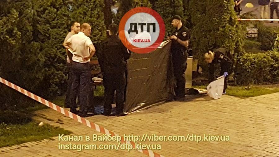 В центре Киева зарезали мужчину (обновлено) - 53344 В центре Киева зарезали мужчину (обновлено) - фото 53344
