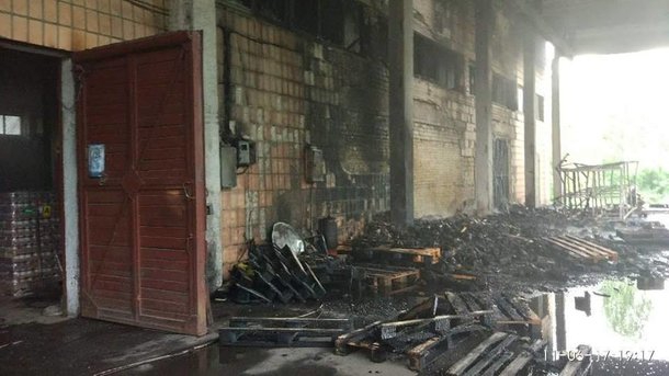 В Киеве на ВДНХ произошел масштабный пожар - 51016 В Киеве на ВДНХ произошел масштабный пожар - фото 51016