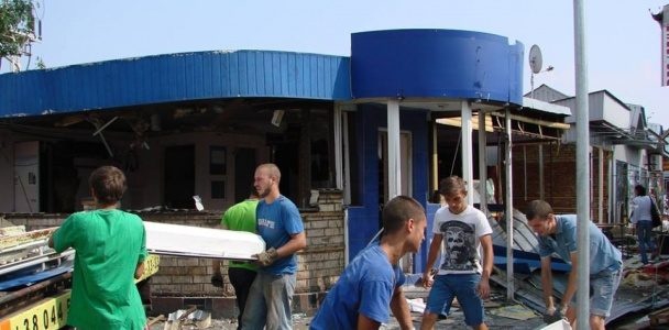 В Киеве демонтируют МАФы на Трухановом острове - 55632 В Киеве демонтируют МАФы на Трухановом острове - фото 55632