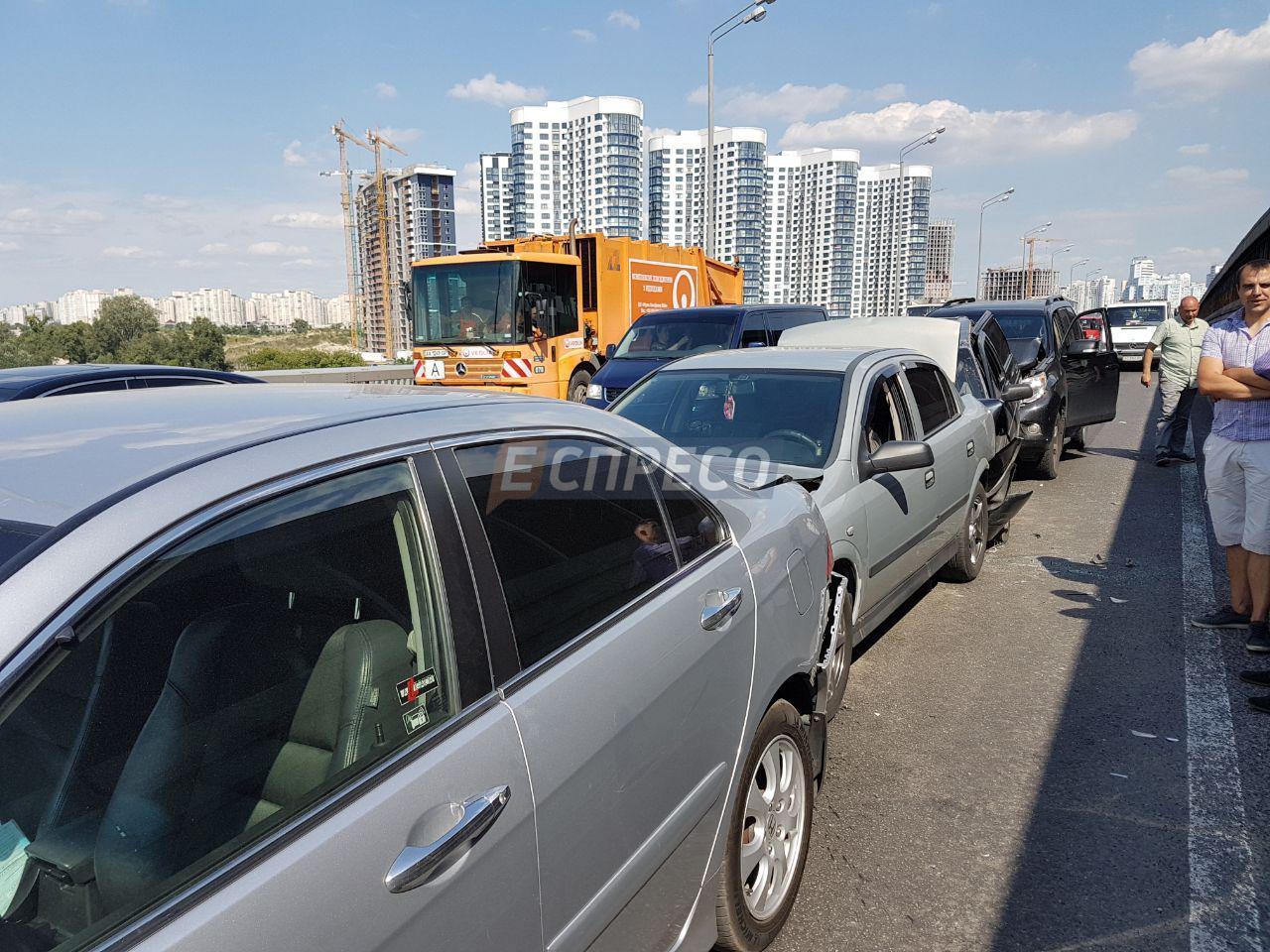 ДТП на Южном мосту - 59070 ДТП на Южном мосту - фото 59070