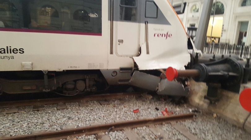 В Барселоне поезд врезался в перрон, около 50 пострадавших - 61511 В Барселоне поезд врезался в перрон, около 50 пострадавших - фото 61511