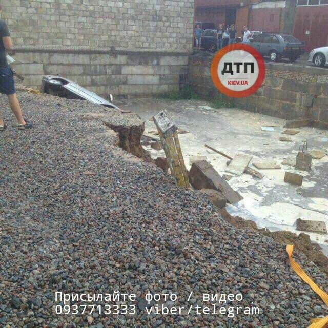 Обвал грунта в Киеве - 61473 Обвал грунта в Киеве - фото 61473