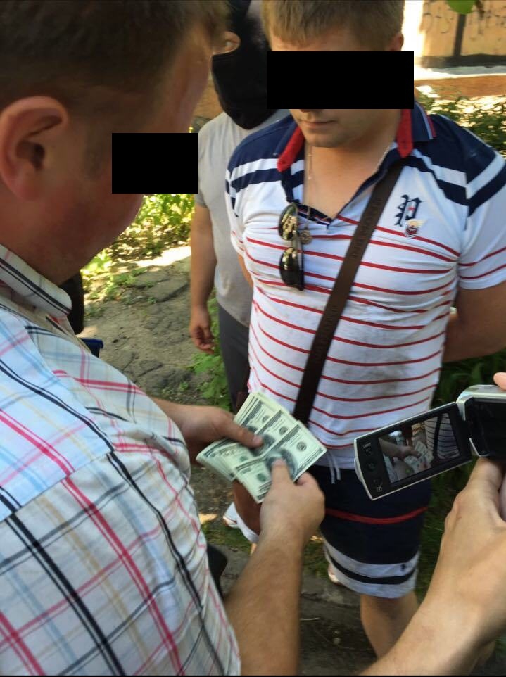 Сотрудник СБУ крышевал порно-бизнес - 59060 Сотрудник СБУ крышевал порно-бизнес - фото 59060