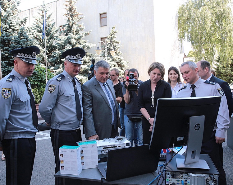 ОБСЕ передала киберполиции новую спецтехнику - 59074 ОБСЕ передала киберполиции новую спецтехнику - фото 59074
