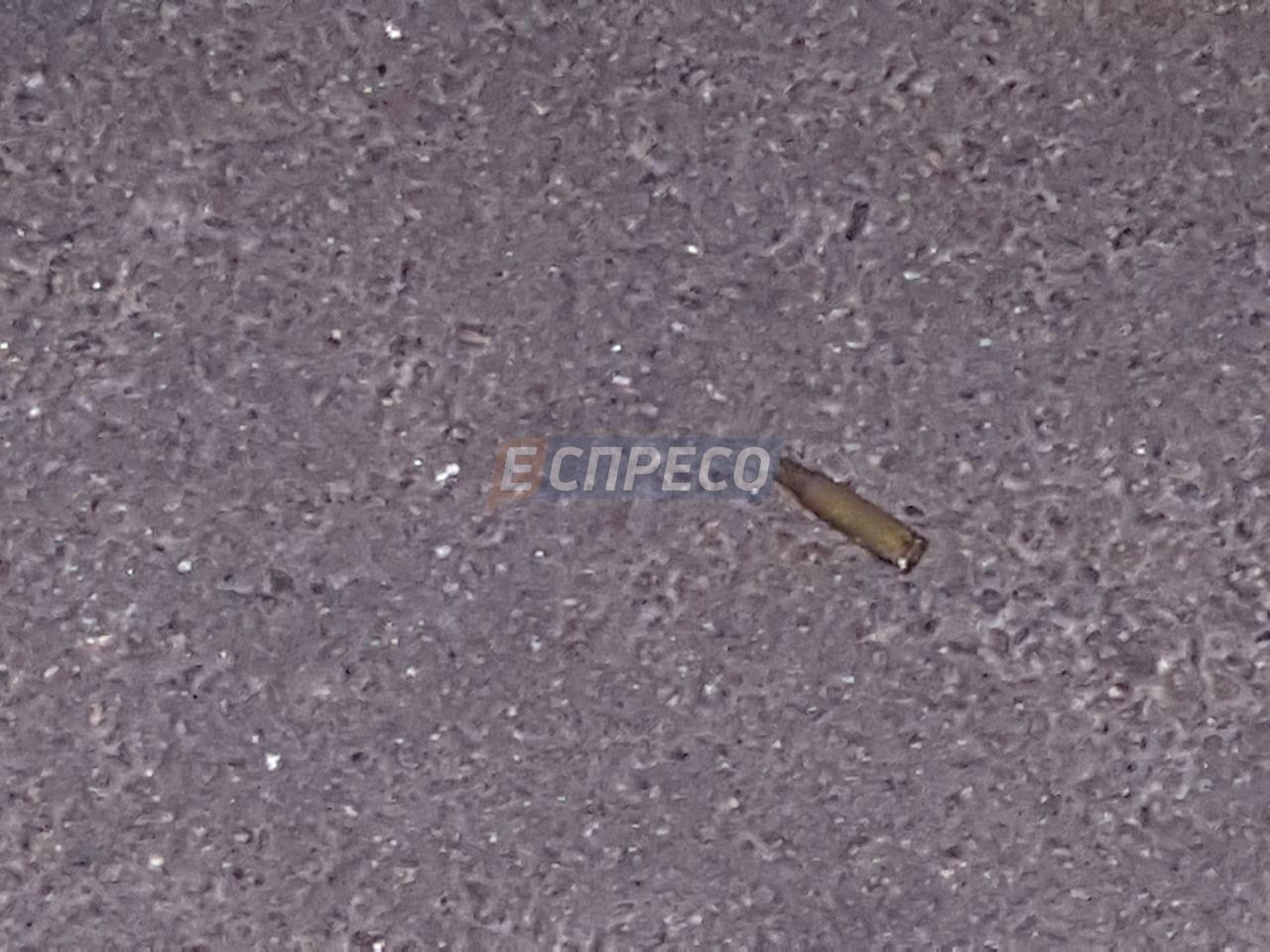Мужчину расстреляли из автомата возле метро "Черниговская" в Киеве - 59202 Мужчину расстреляли из автомата возле метро "Черниговская" в Киеве - фото 59202