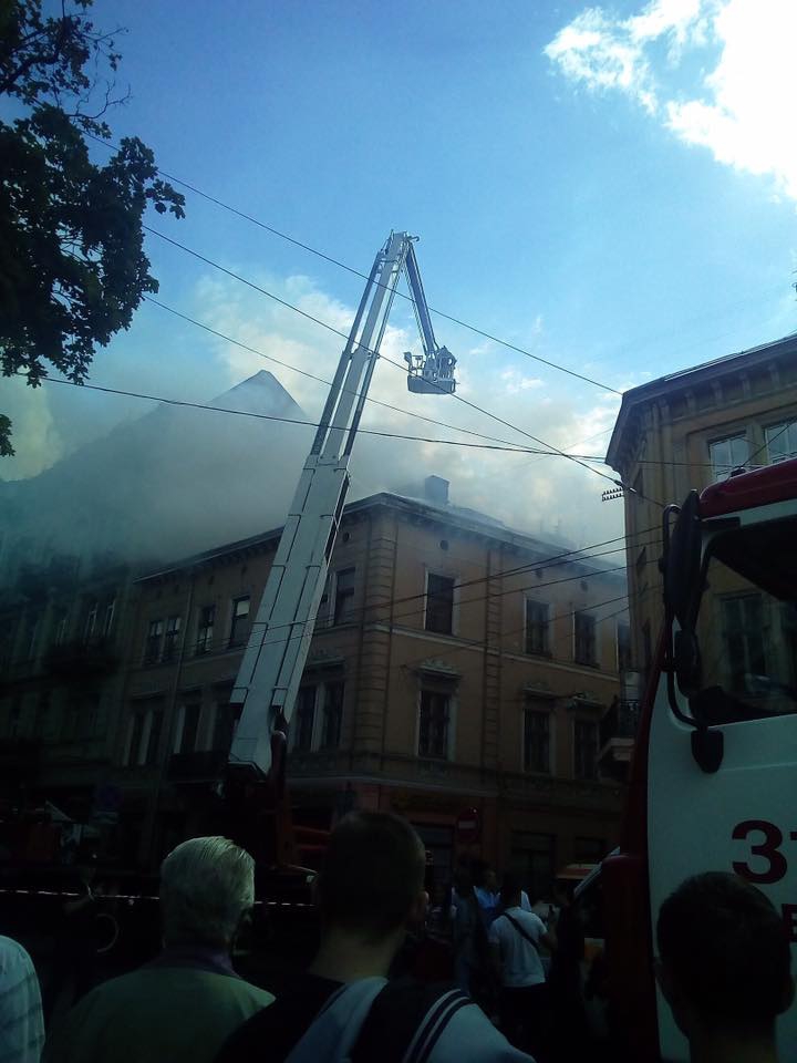 В центре Львова горел дом - 58206 В центре Львова горел дом - фото 58206
