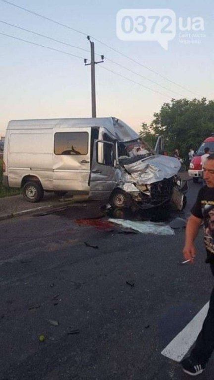В Черниговской области в жуткое ДТП попал автобус с туристами-иностранцами - 58621 В Черниговской области в жуткое ДТП попал автобус с туристами-иностранцами - фото 58621
