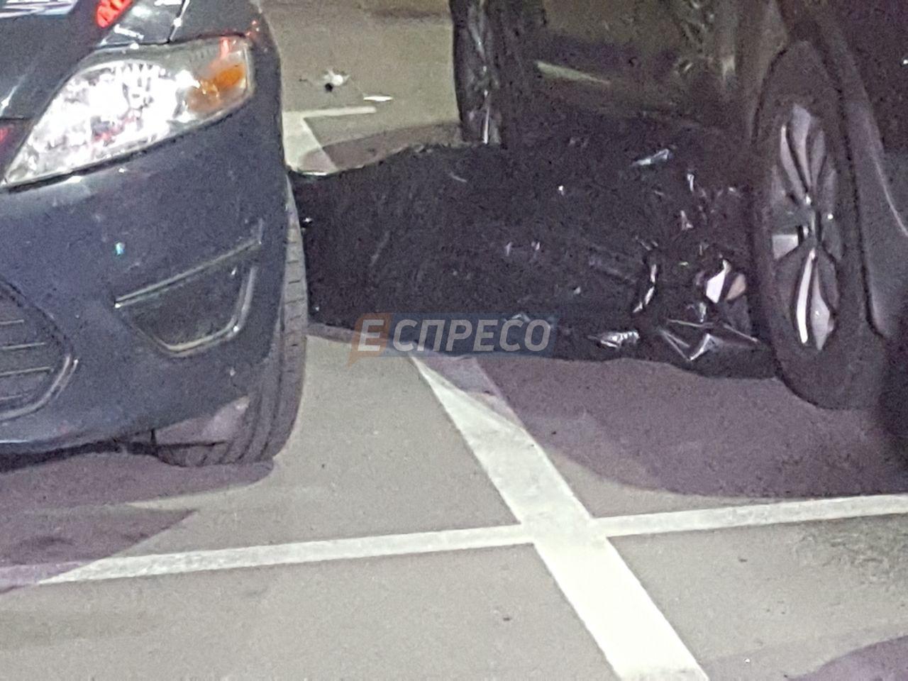 Мужчину расстреляли из автомата возле метро "Черниговская" в Киеве - 59192 Мужчину расстреляли из автомата возле метро "Черниговская" в Киеве - фото 59192