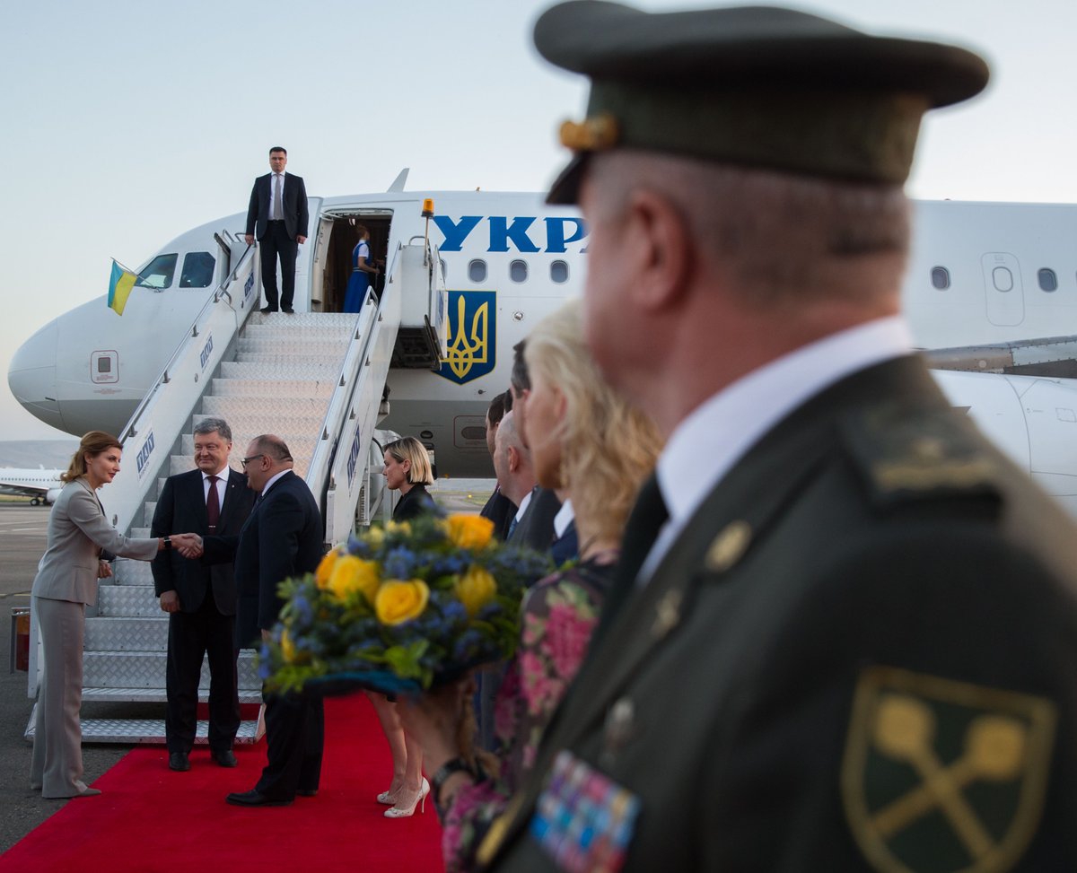 Порошенко прилетел в Грузию с официальным визитом - 58537 Порошенко прилетел в Грузию с официальным визитом - фото 58537