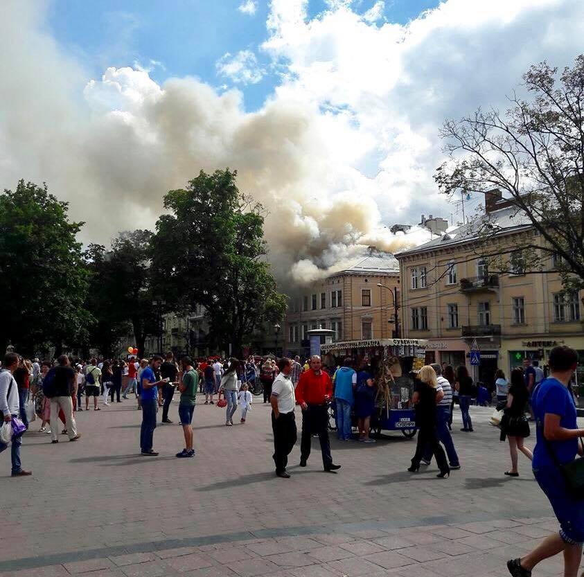 В центре Львова горел дом - 58205 В центре Львова горел дом - фото 58205