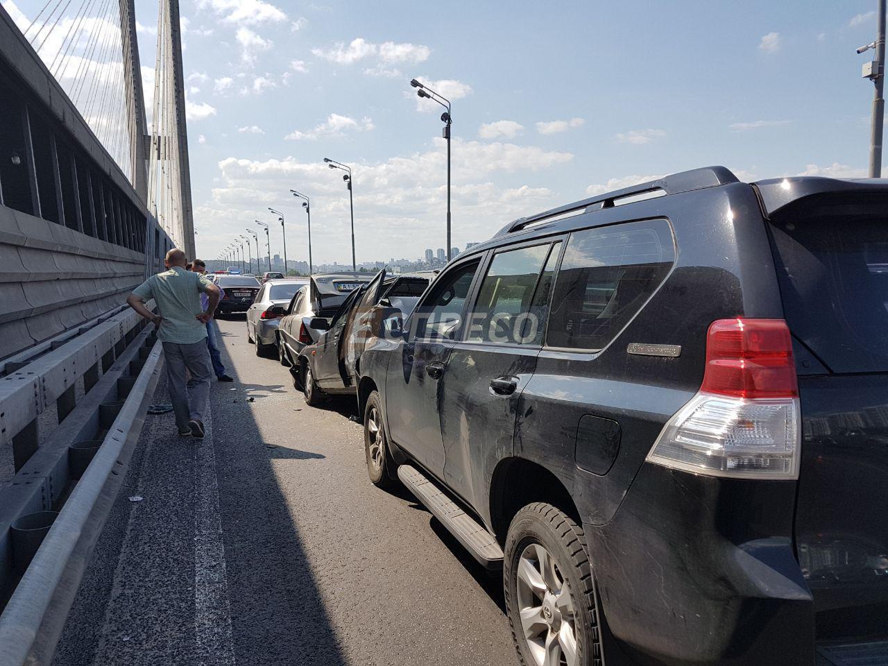 ДТП на Южном мосту - 59069 ДТП на Южном мосту - фото 59069