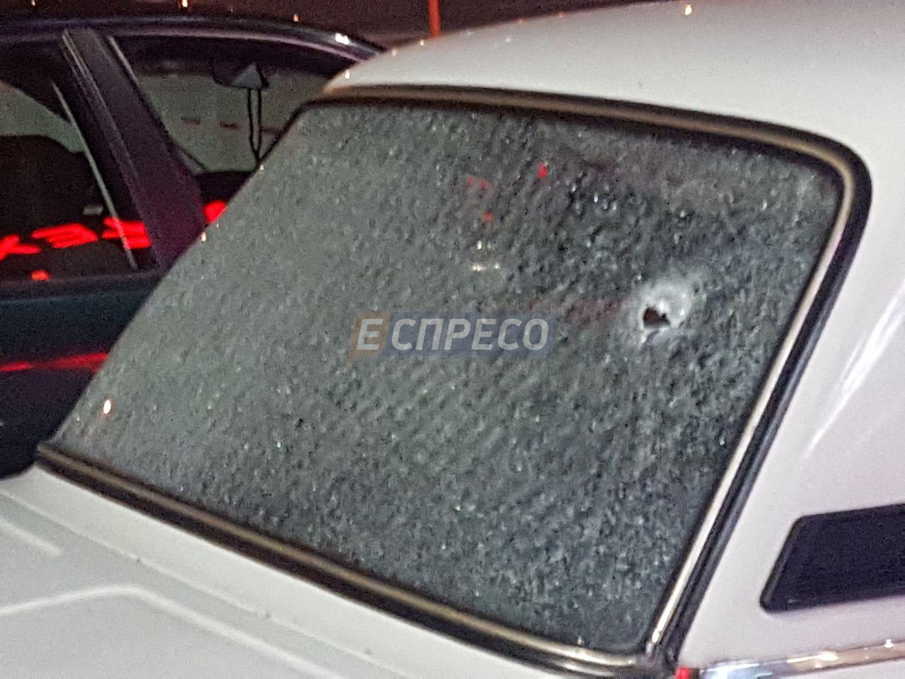 Мужчину расстреляли из автомата возле метро "Черниговская" в Киеве - 59199 Мужчину расстреляли из автомата возле метро "Черниговская" в Киеве - фото 59199
