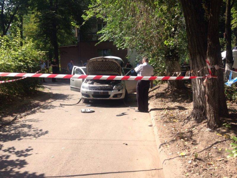 В центре Днепра взорвался автомобиль с водителем - 61168 В центре Днепра взорвался автомобиль с водителем - фото 61168