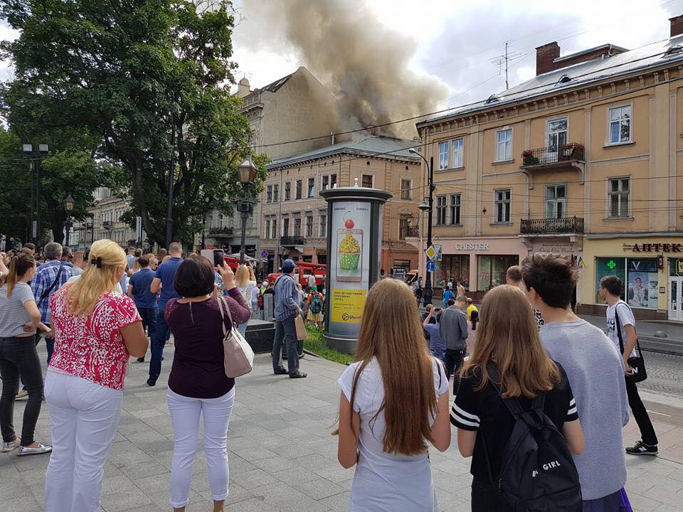 В центре Львова горел дом - 58204 В центре Львова горел дом - фото 58204