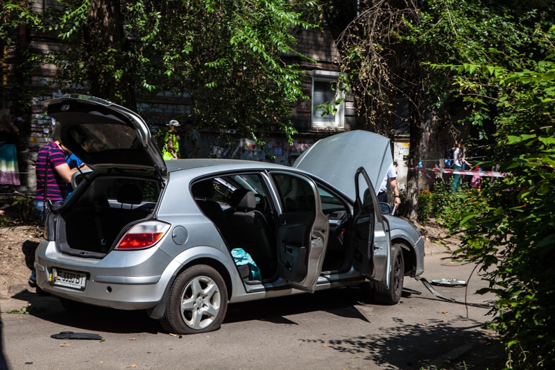 Взрыв в Днепре: В машине нашли след самодельной бомбы - 61249 Взрыв в Днепре: В машине нашли след самодельной бомбы - фото 61249