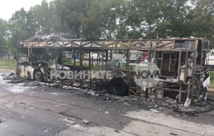 В Болагрии сгорел автобус с россиянами - 61479 В Болагрии сгорел автобус с россиянами - фото 61479