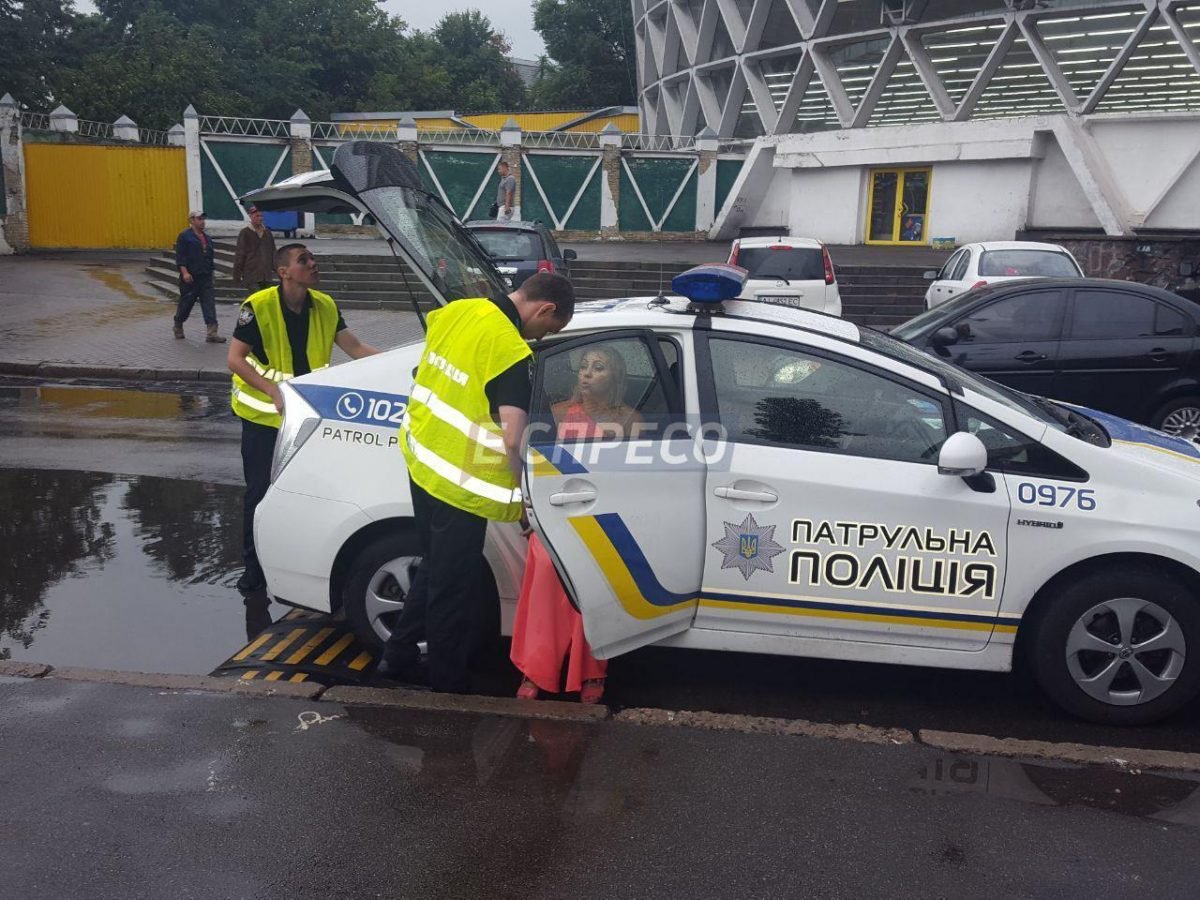 Пьяная пара на Range Rover протаранила несколько авто и пыталась скрыться - 57756 Пьяная пара на Range Rover протаранила несколько авто и пыталась скрыться - фото 57756