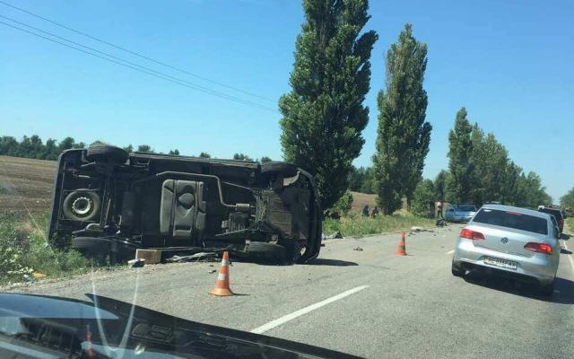 В Херсонской области бронемашина ВСУ въехала в микроавтобус - 62610 В Херсонской области бронемашина ВСУ въехала в микроавтобус - фото 62610