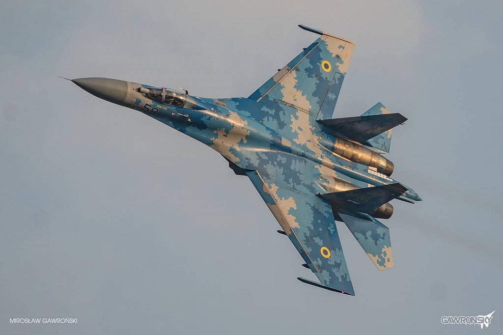 Украинские летчики покорили мир эффектным выступлением на авиашоу - 69752 Украинские летчики покорили мир эффектным выступлением на авиашоу - фото 69752