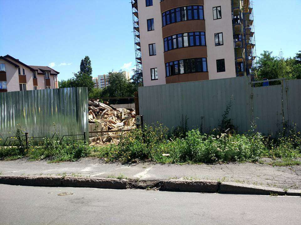 На Караваевых дачах в Киеве снесли последний дом XIX века - 62802 На Караваевых дачах в Киеве снесли последний дом XIX века - фото 62802