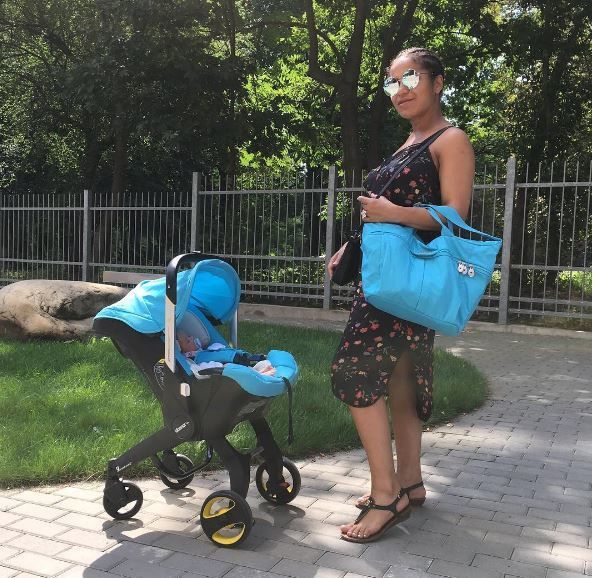Гайтана показала новорожденную дочь в коляске - 63772 Гайтана показала новорожденную дочь в коляске - фото 63772