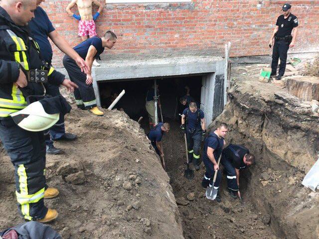 В Голосеевском районе Киева обвалилась стройка: есть погибший - 63639 В Голосеевском районе Киева обвалилась стройка: есть погибший - фото 63639