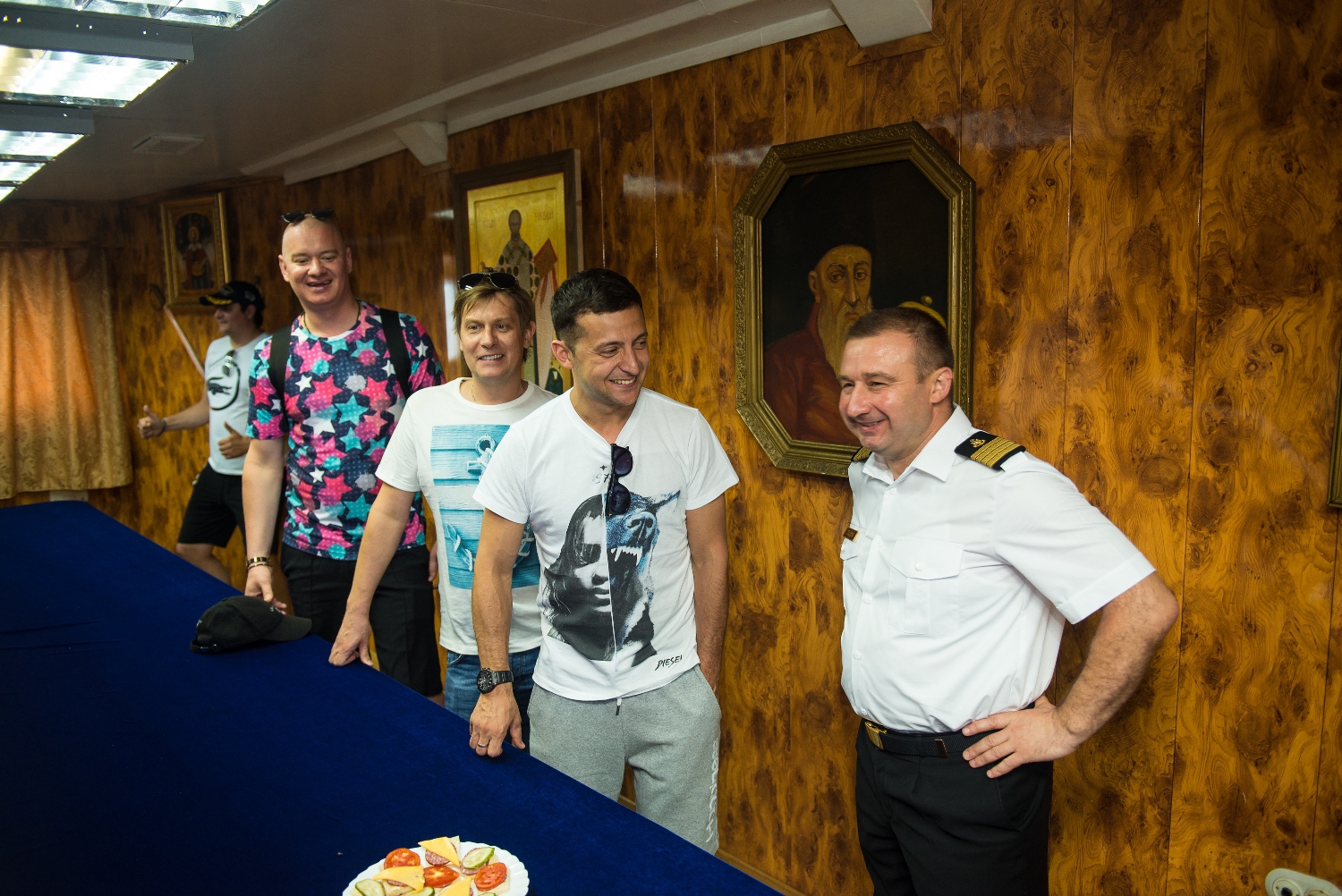 Зеленский, Кошевой и Казанин встретились с украинскими моряками в Одессе - 63690 Зеленский, Кошевой и Казанин встретились с украинскими моряками в Одессе - фото 63690