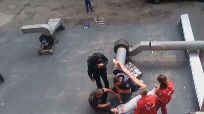 Двое подсудимых пытались покончить с собой, выпрыгнув из окон суда в Днепре - 69457 Двое подсудимых пытались покончить с собой, выпрыгнув из окон суда в Днепре - фото 69457