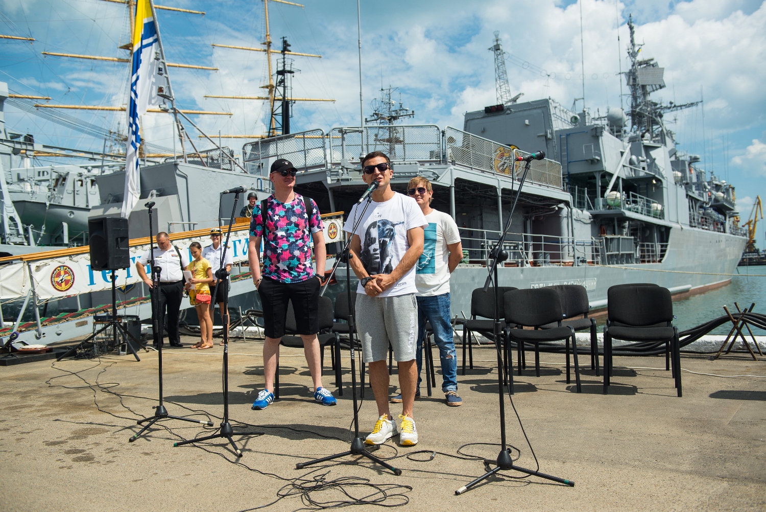 Зеленский, Кошевой и Казанин встретились с украинскими моряками в Одессе - 63687 Зеленский, Кошевой и Казанин встретились с украинскими моряками в Одессе - фото 63687