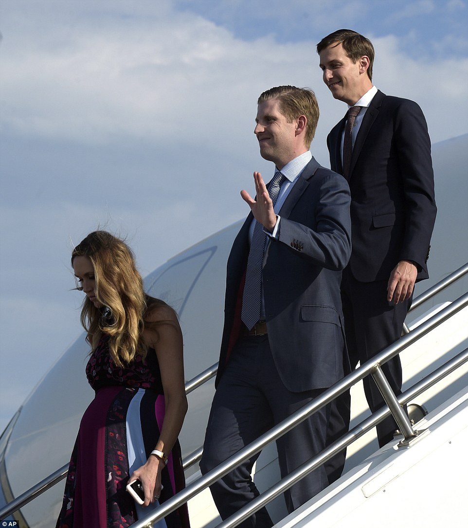Невестка Трампа Лара Юнаска подчеркнула беременность элегантным платьем - 63656 Невестка Трампа Лара Юнаска подчеркнула беременность элегантным платьем - фото 63656