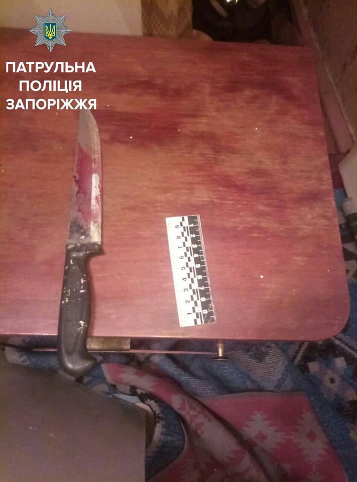 В Запорожье на глазах у полиции и жителей дома зарезали главу ОСМД - 68840 В Запорожье на глазах у полиции и жителей дома зарезали главу ОСМД - фото 68840