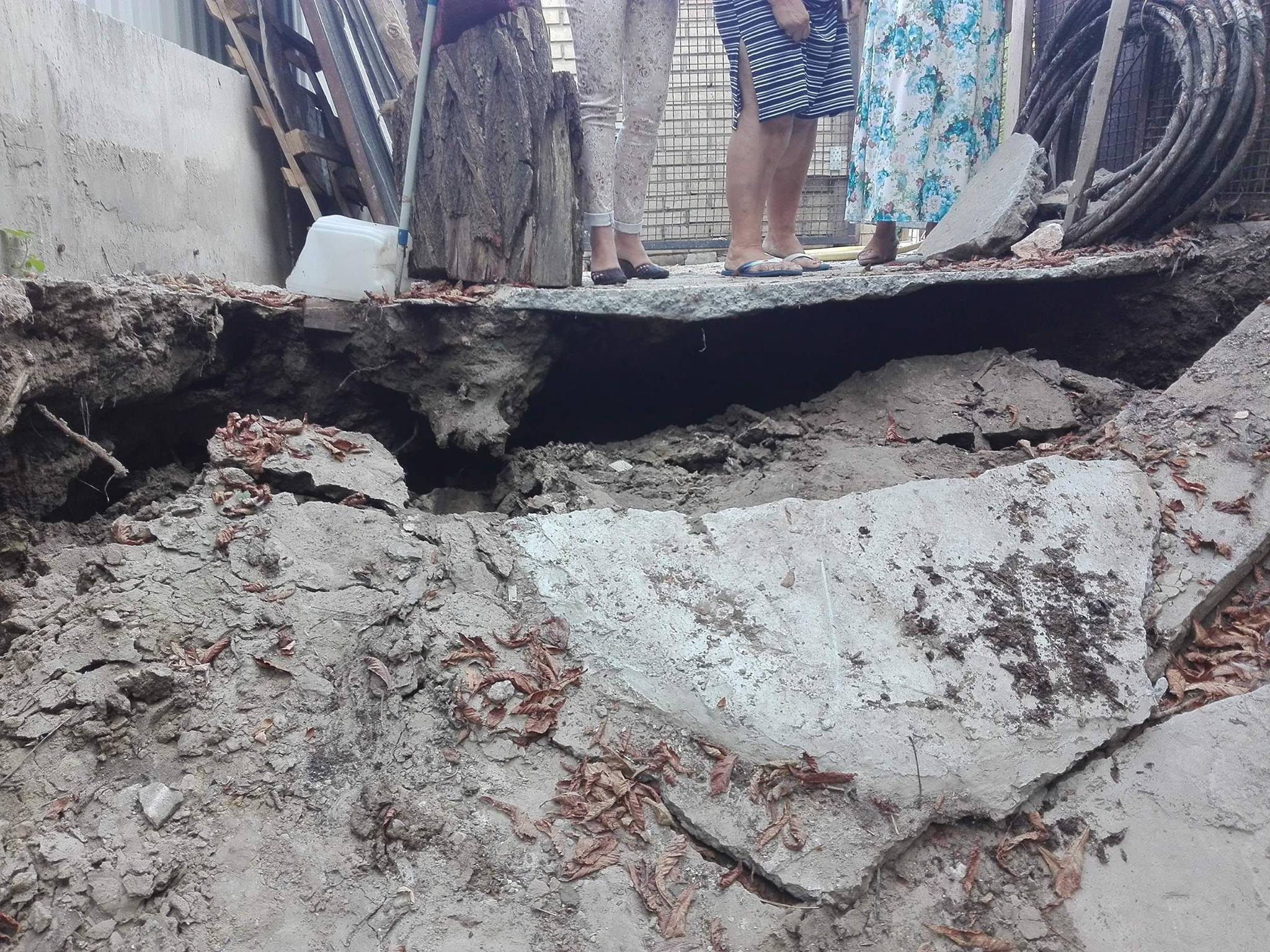 В Киеве на Андреевском спуске произошел оползень - 67125 В Киеве на Андреевском спуске произошел оползень - фото 67125