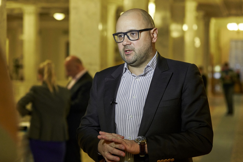 Дмитрий Святаш уверенно обогащается, прикрываясь мандатом - 72125 Дмитрий Святаш уверенно обогащается, прикрываясь мандатом - фото 72125
