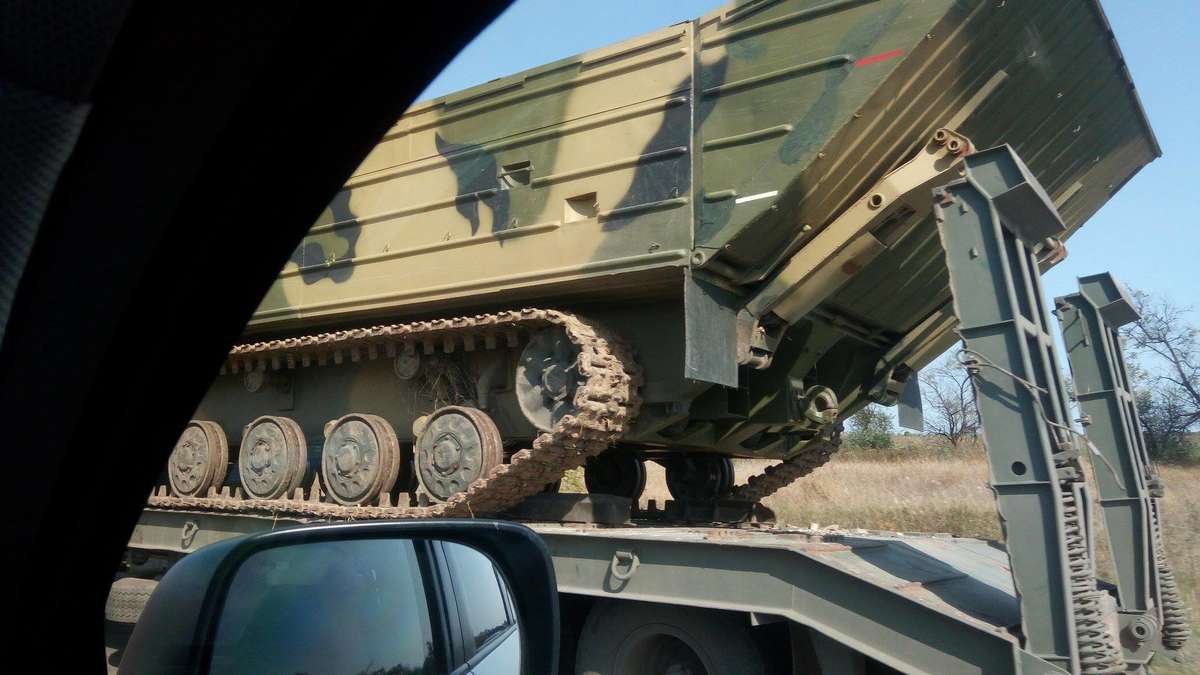 Россияне перебросили к Луганску три колонны специализированной военной техники - 74140 Россияне перебросили к Луганску три колонны специализированной военной техники - фото 74140