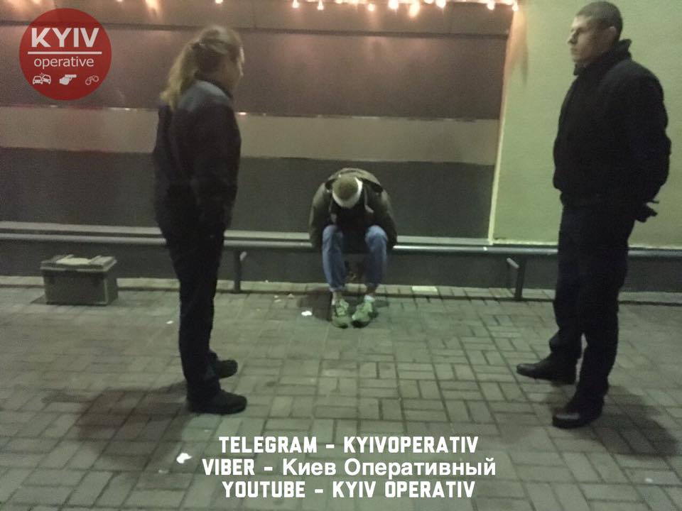 В центре Киева произошла поножовщина с бойцом АТО и любителем "русского мира" - 72320 В центре Киева произошла поножовщина с бойцом АТО и любителем "русского мира" - фото 72320