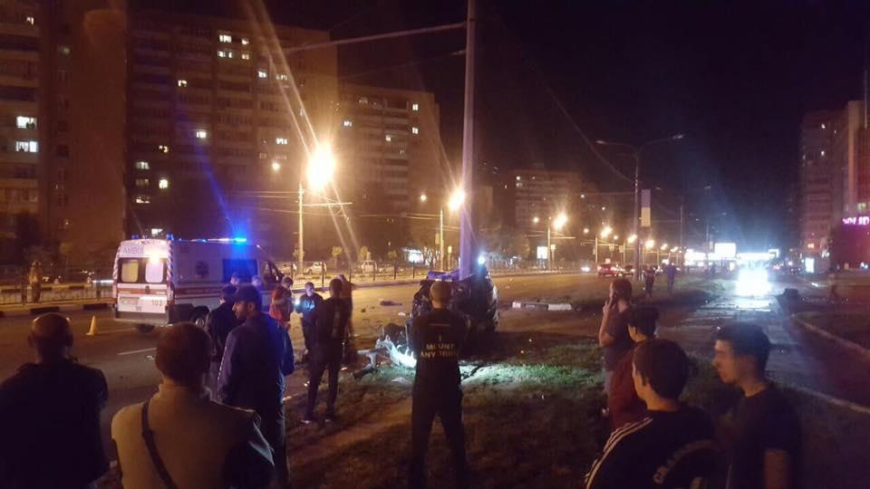 Машину разнесло: в жуткой аварии в Харькове погибли трое иностранцев - 74050 Машину разнесло: в жуткой аварии в Харькове погибли трое иностранцев - фото 74050