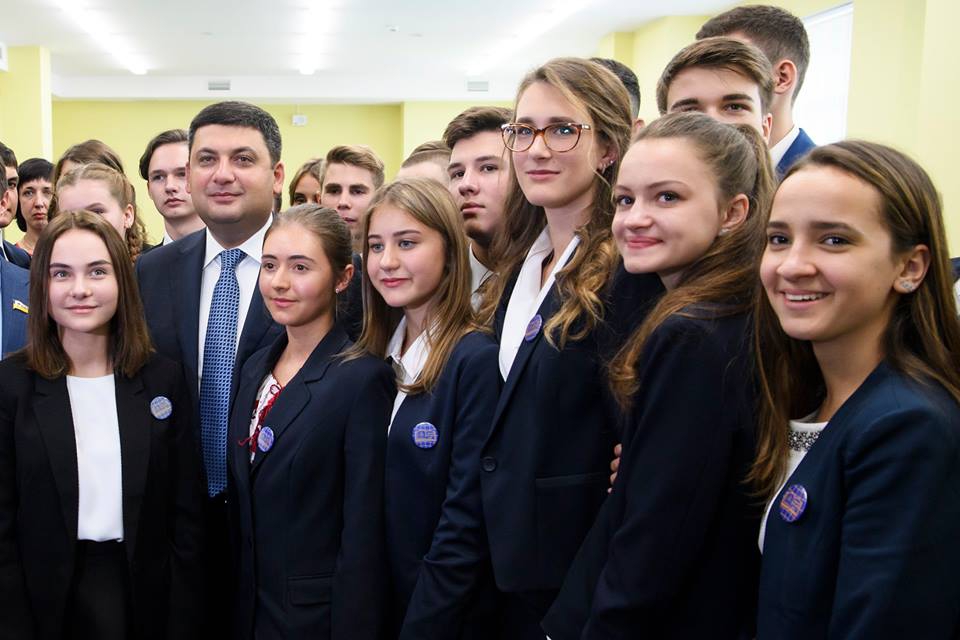 День знаний 2017: Как политики детей в школы и вузы водили, а заодно пиарились - 70906 День знаний 2017: Как политики детей в школы и вузы водили, а заодно пиарились - фото 70906