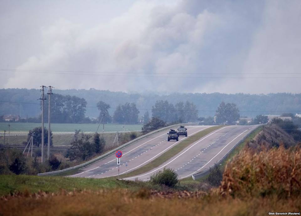 Ад в Калиновке: В сети появились шокирующие фото и видео взрывов, разрушений и эвакуации - 76815 Ад в Калиновке: В сети появились шокирующие фото и видео взрывов, разрушений и эвакуации - фото 76815