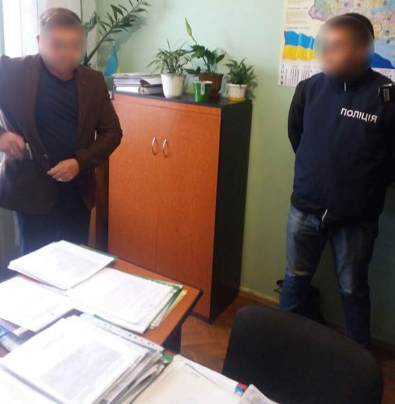 В Волынской области на взятке попались глава РГУ и другие чиновники - 71406 В Волынской области на взятке попались глава РГУ и другие чиновники - фото 71406