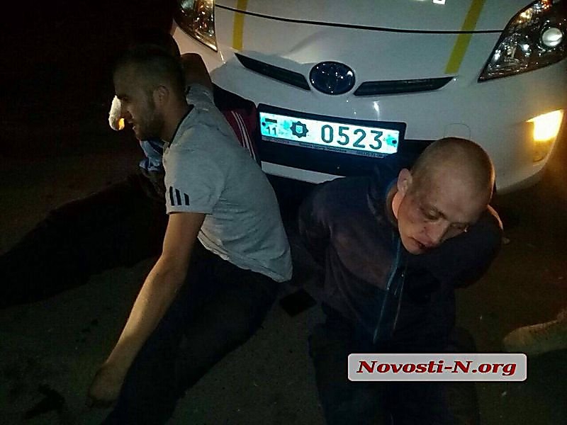 В Николаеве в ходе погони со стрельбой задержали пьяных морпехов - 77408 В Николаеве в ходе погони со стрельбой задержали пьяных морпехов - фото 77408