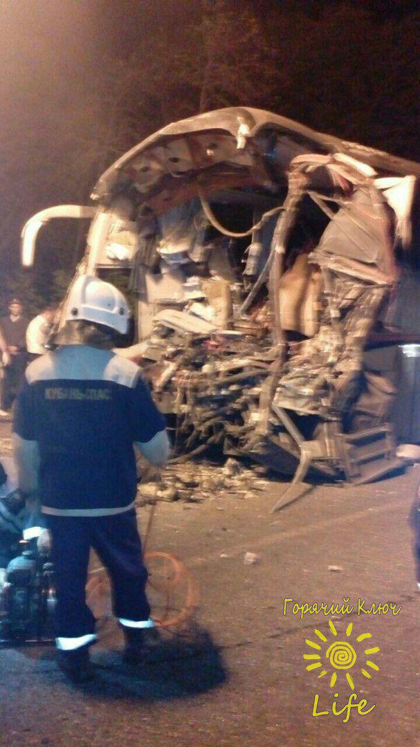 В России автобус с паломниками попал в жуткое ДТП, много погибших - 76460 В России автобус с паломниками попал в жуткое ДТП, много погибших - фото 76460