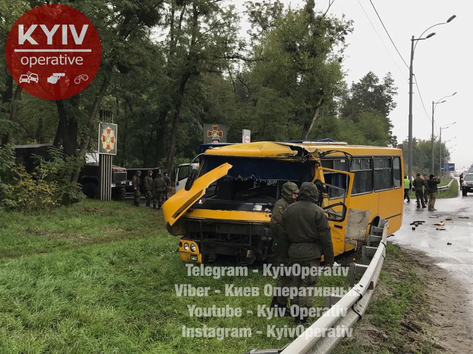 Под Киевом автобус Нацгвардии попал в ДТП, есть погибшие - 78946 Под Киевом автобус Нацгвардии попал в ДТП, есть погибшие - фото 78946