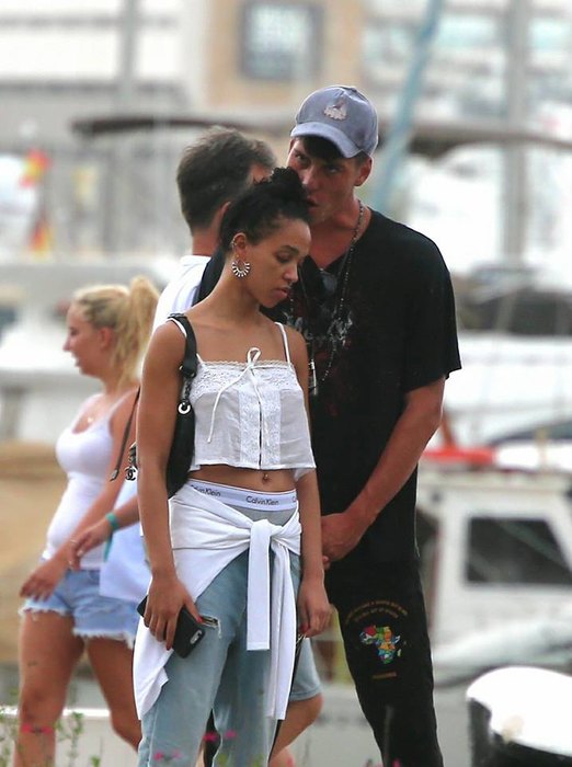 Бывшая невеста Паттинсона FKA Twigs встречается с манекенщиком - 81077 Бывшая невеста Паттинсона FKA Twigs встречается с манекенщиком - фото 81077