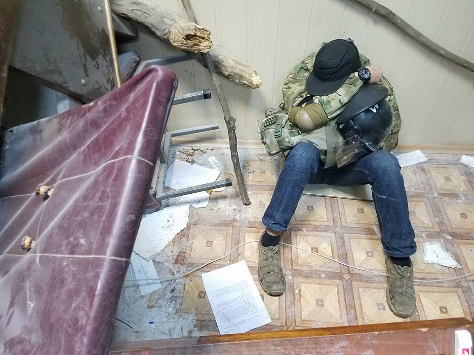 Сторонники Кохановского разгромили зал суда (ФОТО) - 84001 Сторонники Кохановского разгромили зал суда (ФОТО) - фото 84001