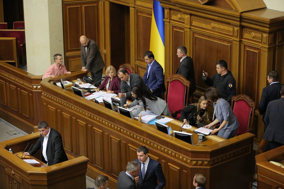Нардепы сорвали заседание Рады из-за законов о Донбассе - 79169 Нардепы сорвали заседание Рады из-за законов о Донбассе - фото 79169