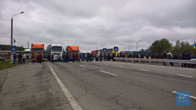 Шахтеры заблокировали дорогу возле границы с Польшей - 80061 Шахтеры заблокировали дорогу возле границы с Польшей - фото 80061