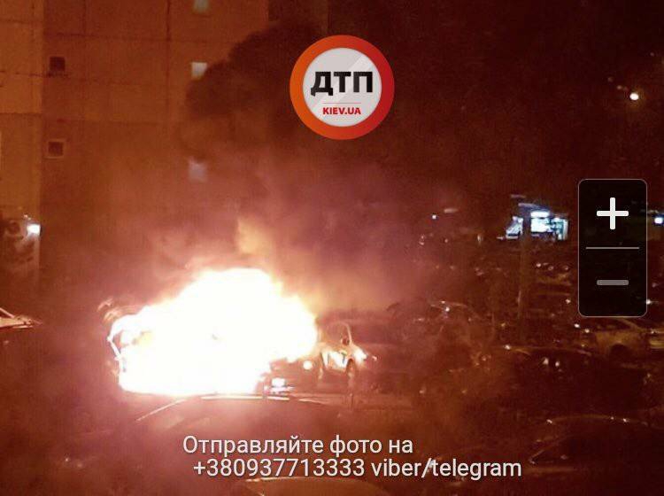 В Киеве сожгли машину МВД - 79876 В Киеве сожгли машину МВД - фото 79876
