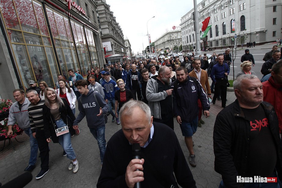 Более 200 человек пришли на митинг против Лукашенко - 83467 Более 200 человек пришли на митинг против Лукашенко - фото 83467