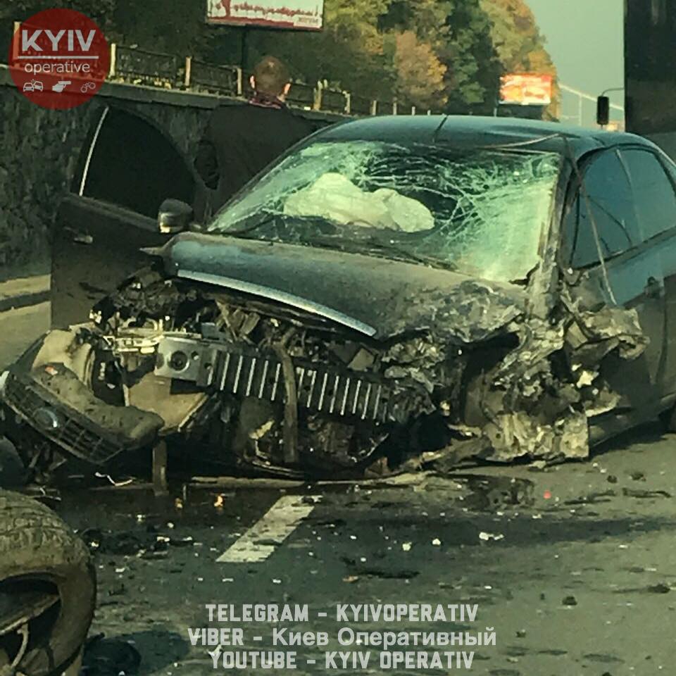 Огромные пробки: В Киеве произошло серьезное ДТП - 82350 Огромные пробки: В Киеве произошло серьезное ДТП - фото 82350