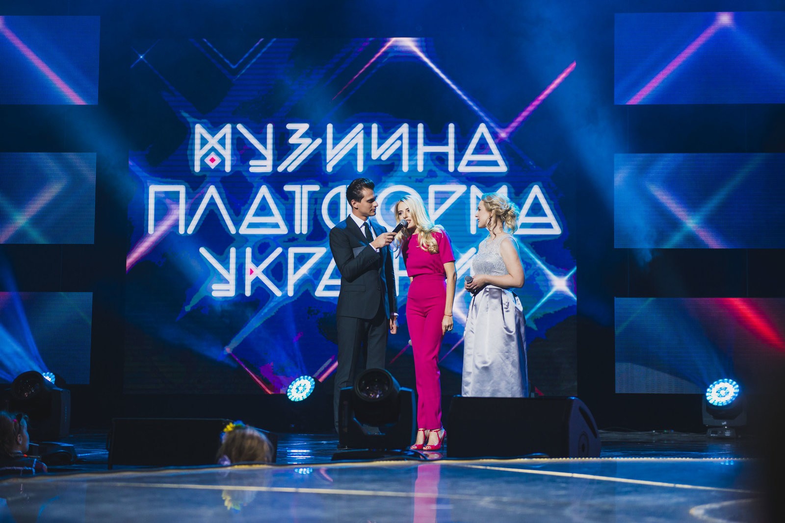Ольга Горбачева вышла на сцену в эффектном комбинезоне - 78684 Ольга Горбачева вышла на сцену в эффектном комбинезоне - фото 78684